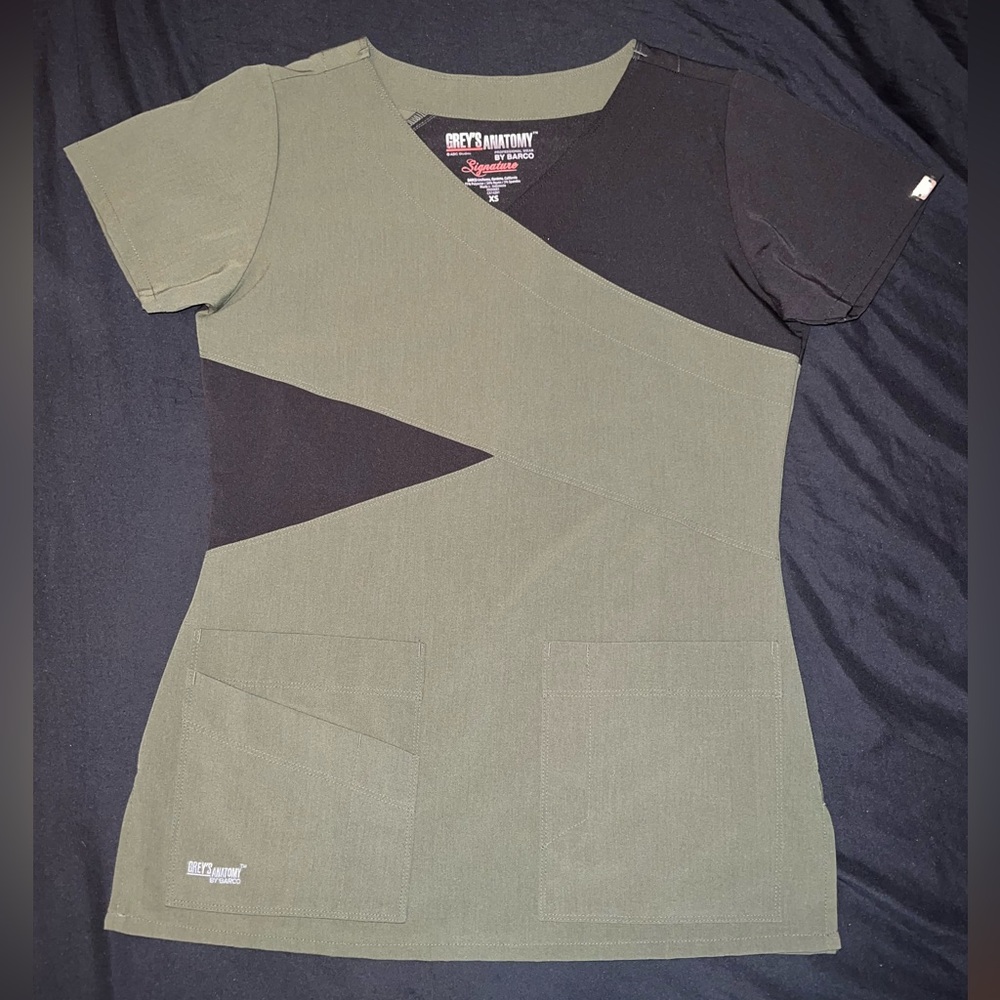 XS Grey’s Anatomy Woman’s fit scrub top